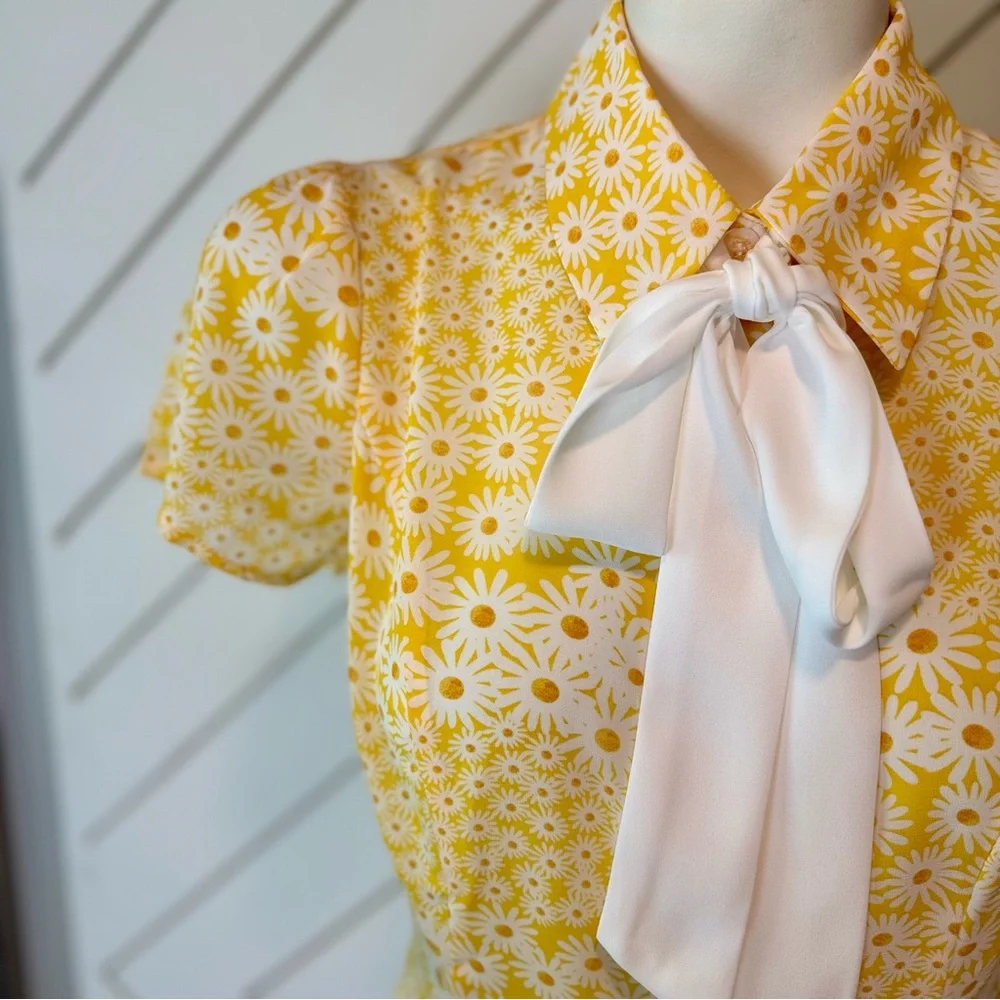 SMAK POLOUR - Yellow & White Daisy Collared Bow Blouse - Size S - Picture 11 of 15